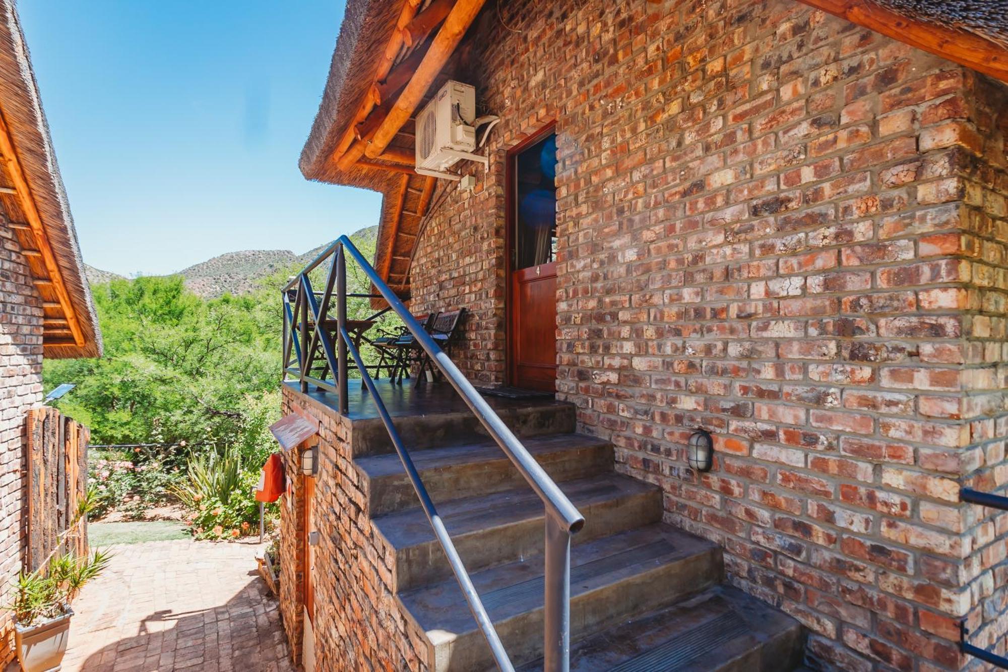 De Poort Country Lodge Oudtshoorn Room photo