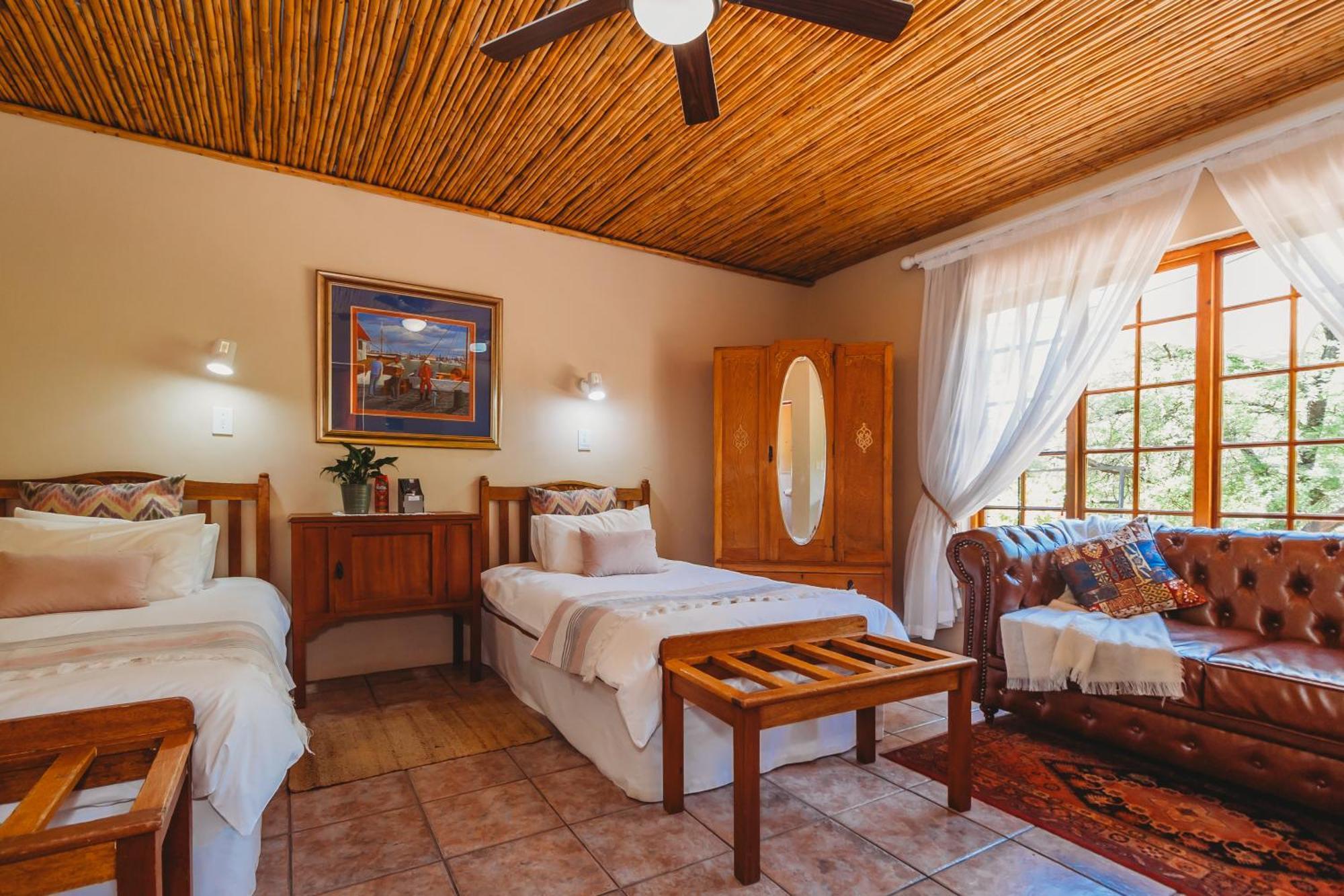 De Poort Country Lodge Oudtshoorn Room photo