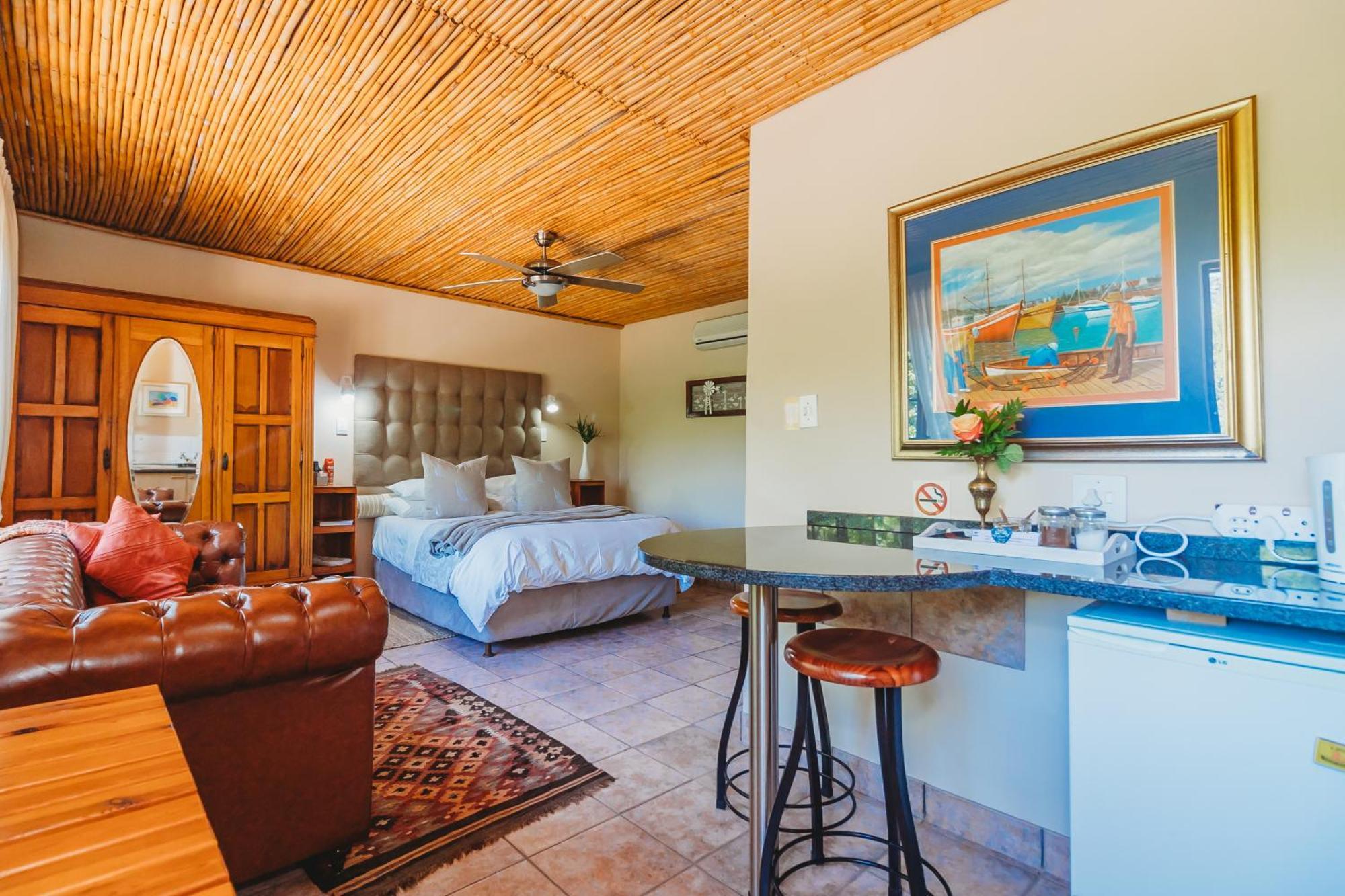 De Poort Country Lodge Oudtshoorn Room photo