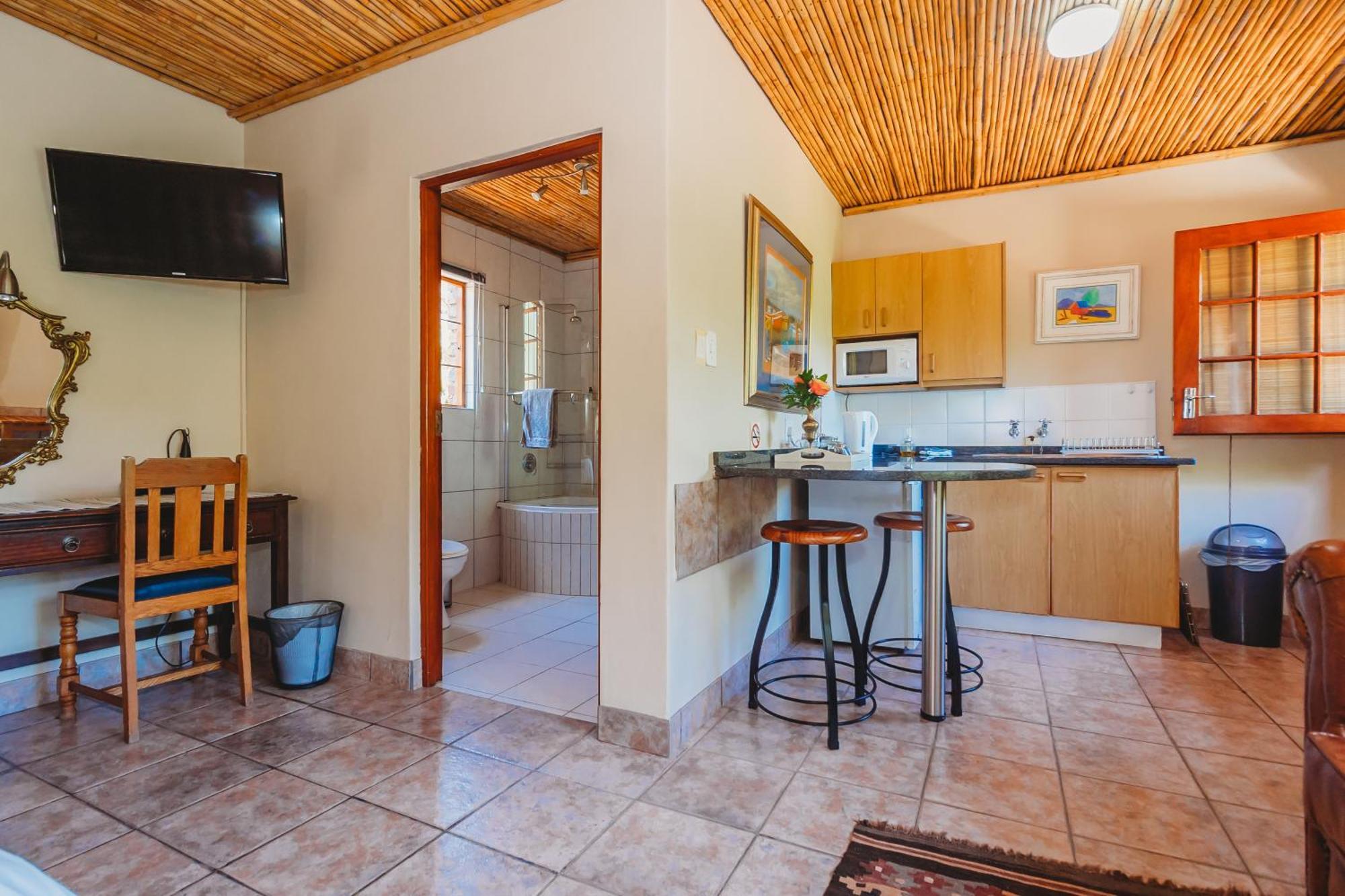 De Poort Country Lodge Oudtshoorn Room photo